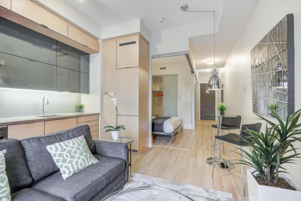 Апартаменти Metropolis Loft - Cn Tower Торонто Екстер'єр фото